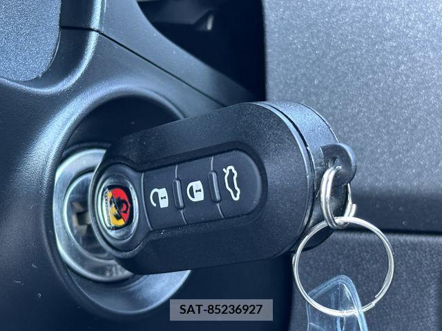 Abarth 695 2022-12 323193-12