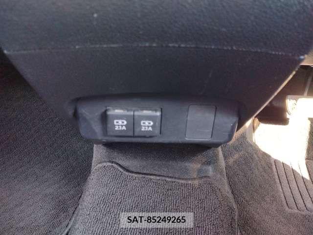 Toyota SIENTA 2018-12 329851-12