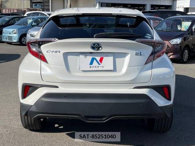 Toyota C-HR 2017-09 223605-15