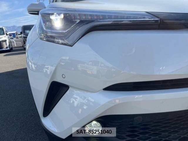 Toyota C-HR 2017-09 223605-12