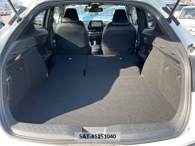 Toyota C-HR 2017-09 223605-10