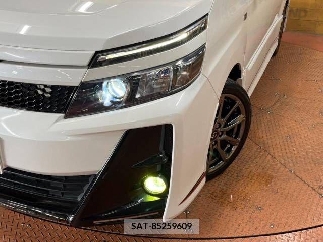 Toyota VOXY 2016-07 370455-14