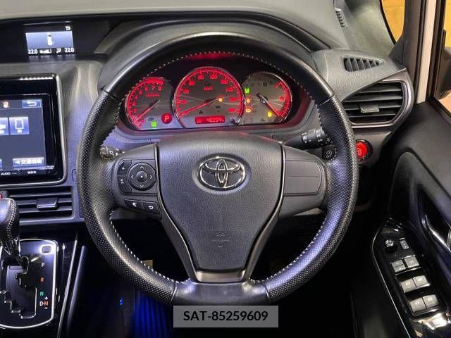 Toyota VOXY 2016-07 370455-13