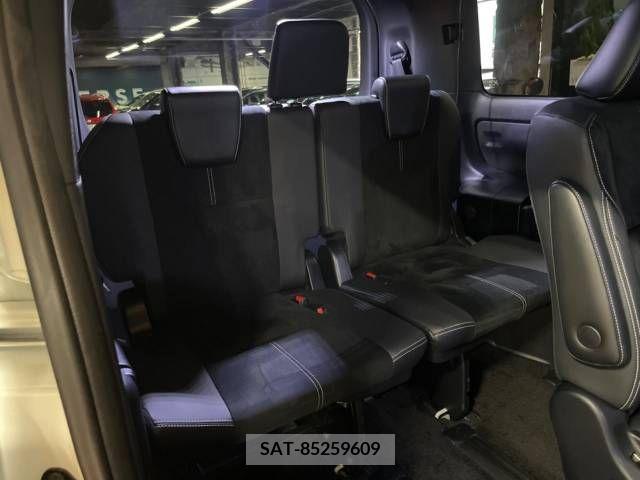 Toyota VOXY 2016-07 370455-12