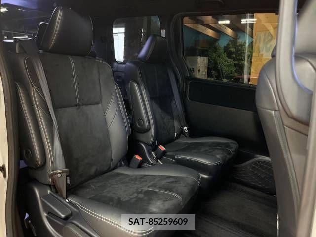 Toyota VOXY 2016-07 370455-11