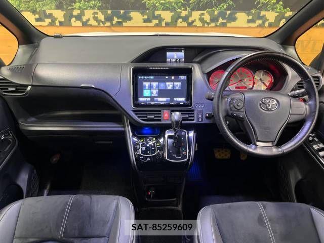 Toyota VOXY 2016-07 370455-1