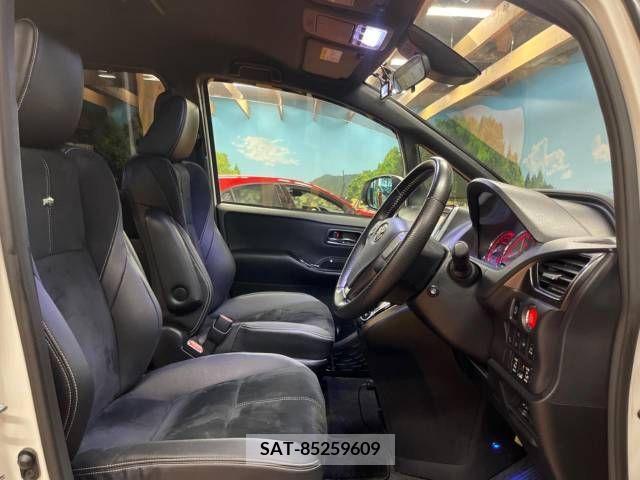 Toyota VOXY 2016-07 370455-10