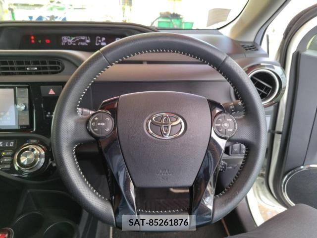 Toyota AQUA 2016-03 352966-13