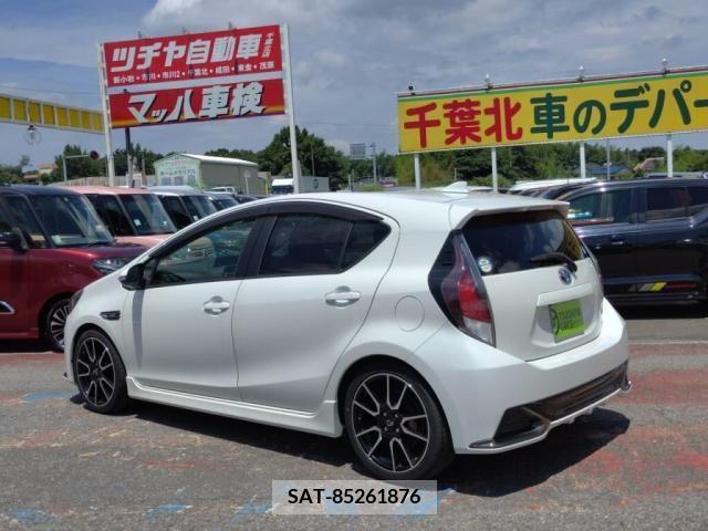 Toyota AQUA 2016-03 352966-11