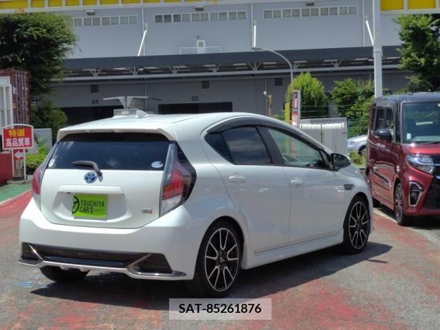 Toyota AQUA 2016-03 352966-1