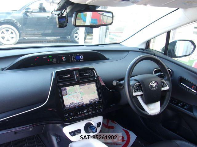 Toyota PRIUS 2016-08 354953-1