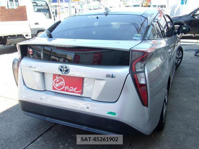 Toyota PRIUS 2016-08 354953-2