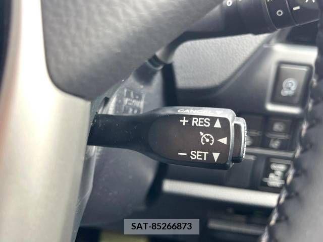 Toyota NOAH 2018-01 321563-6