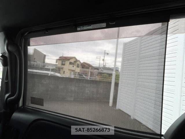 Toyota NOAH 2018-01 321563-10