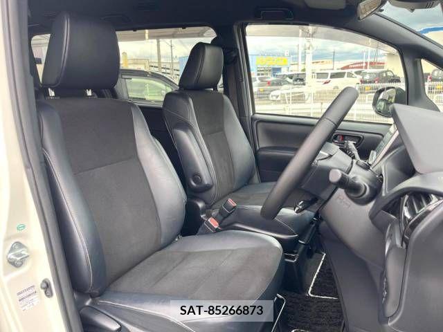 Toyota NOAH 2018-01 321563-13