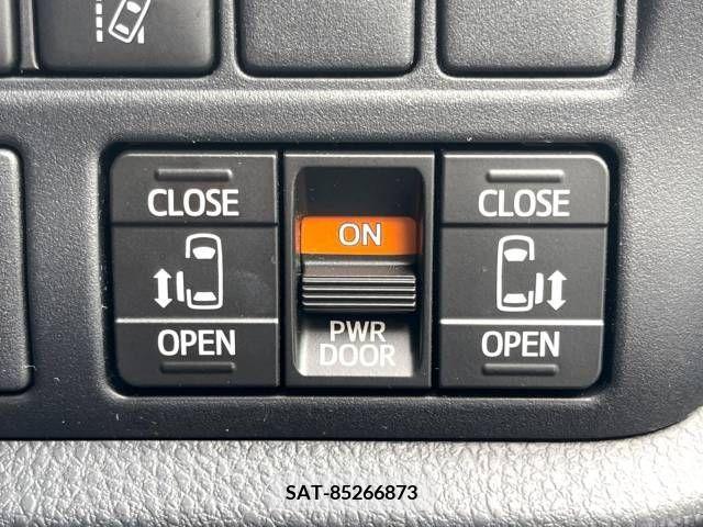 Toyota NOAH 2018-01 321563-4