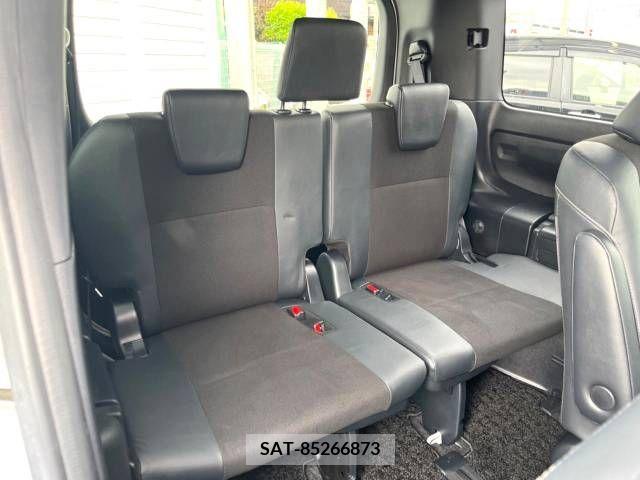 Toyota NOAH 2018-01 321563-15