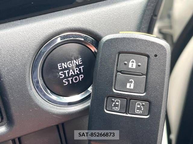 Toyota NOAH 2018-01 321563-8
