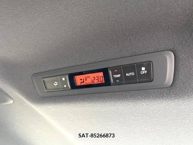 Toyota NOAH 2018-01 321563-12