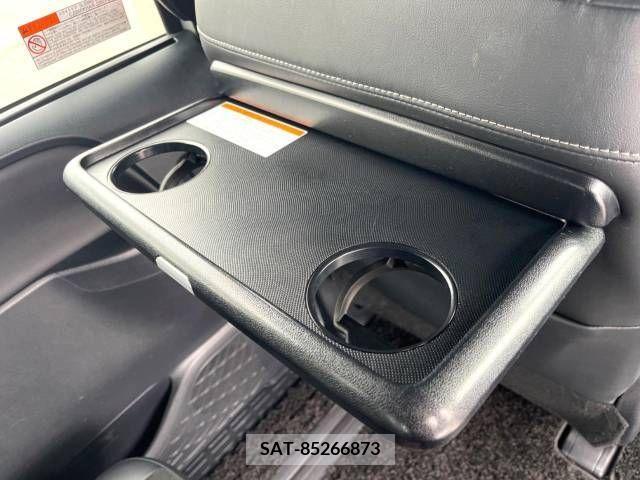 Toyota NOAH 2018-01 321563-11