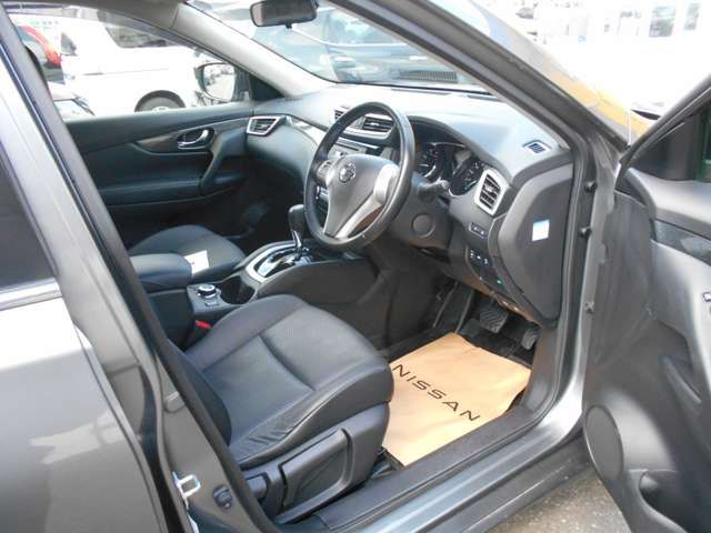 Nissan X-TRAIL 2016-08 3067-11
