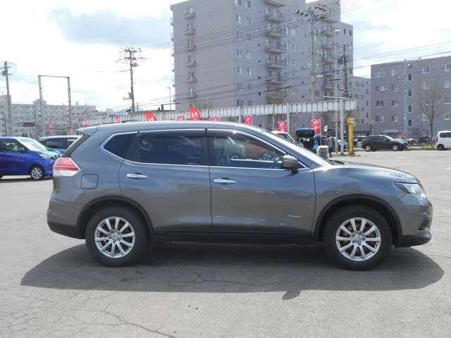 Nissan X-TRAIL 2016-08 3067-4