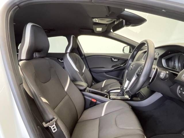 Volvo V40 2018-09 192506-11