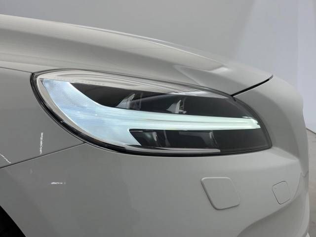 Volvo V40 2018-09 192506-14
