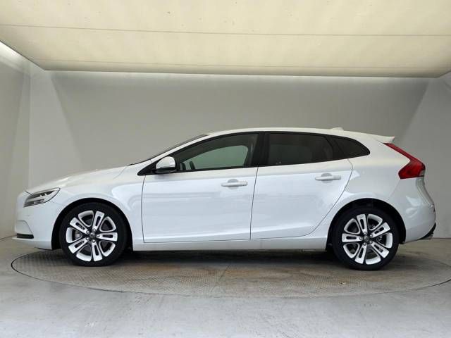 Volvo V40 2018-09 192506-17