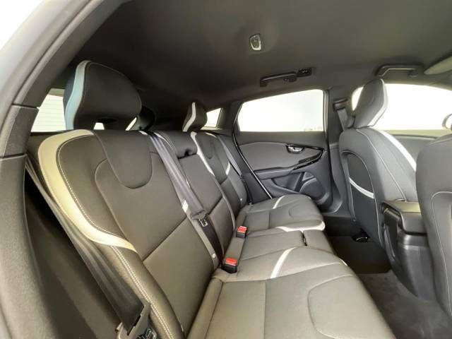 Volvo V40 2018-09 192506-12