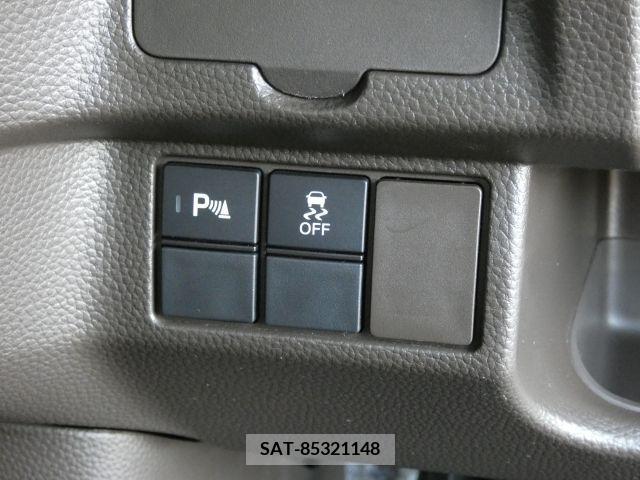 Honda N BOX 2021-04 333856-13