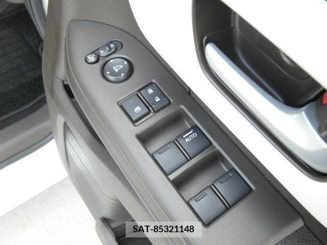 Honda N BOX 2021-04 333856-12