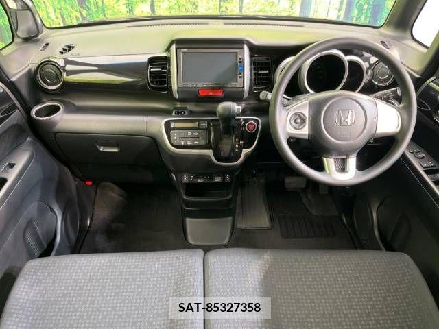 Honda N BOX CUSTOM 2017-06 306702-1