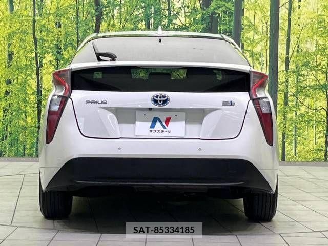 Toyota PRIUS 2017-05 322349-14