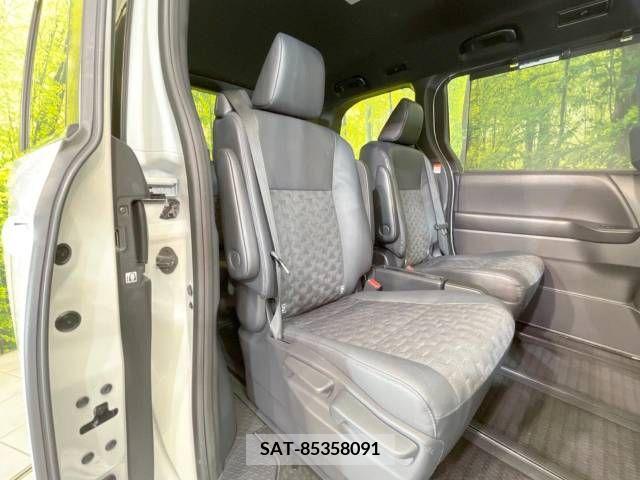 Toyota VOXY 2022-12 203547-12