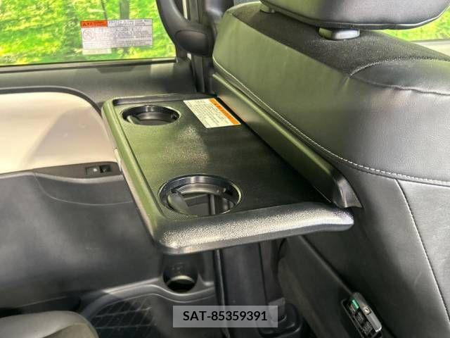 Toyota NOAH 2018-09 214876-6