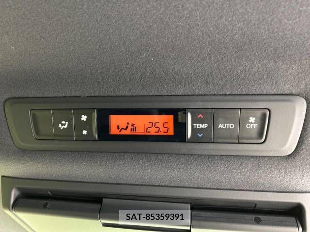 Toyota NOAH 2018-09 214876-7