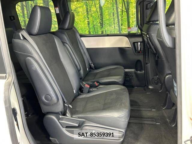 Toyota NOAH 2018-09 214876-9