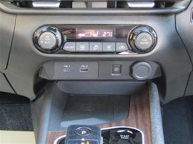 Nissan AURA 2022-08 186674-12