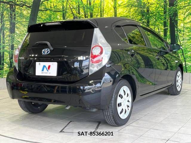Toyota AQUA 2014-01 343901-17