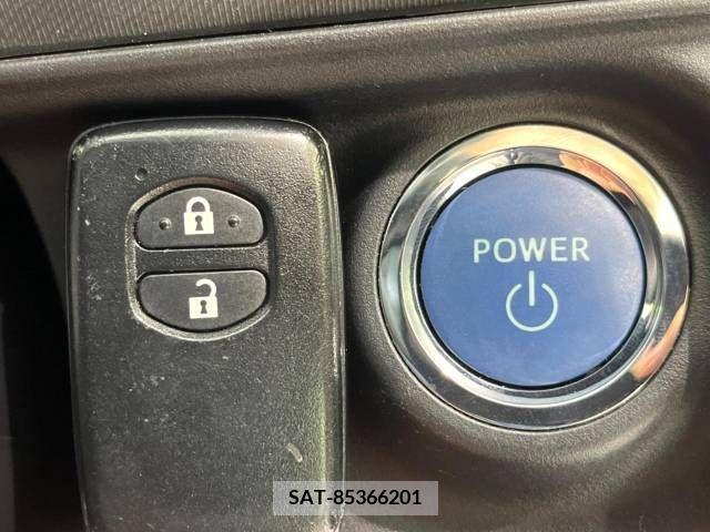 Toyota AQUA 2014-01 343901-2