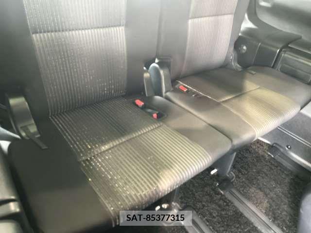Toyota VOXY 2018-07 213198-18