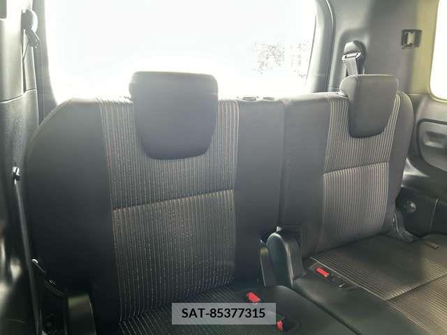 Toyota VOXY 2018-07 213198-17