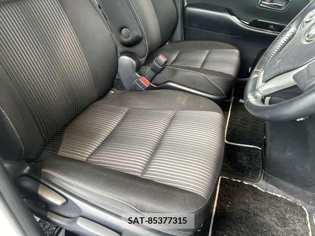 Toyota VOXY 2018-07 213198-14