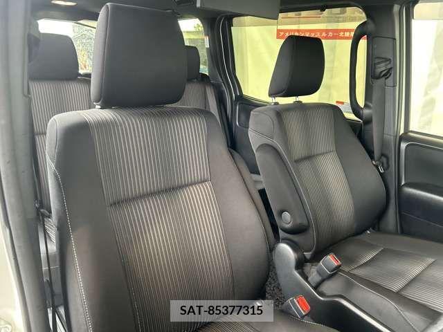Toyota VOXY 2018-07 213198-13