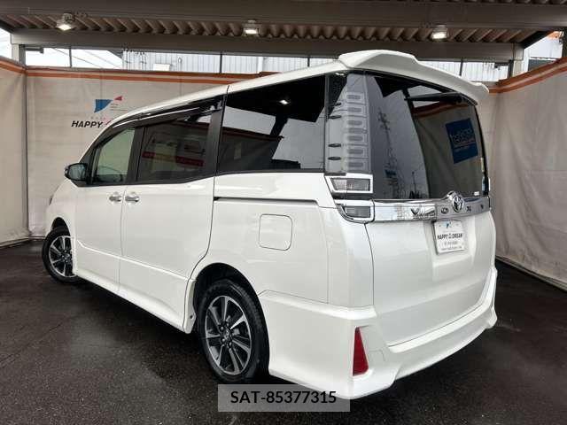 Toyota VOXY 2018-07 213198-9