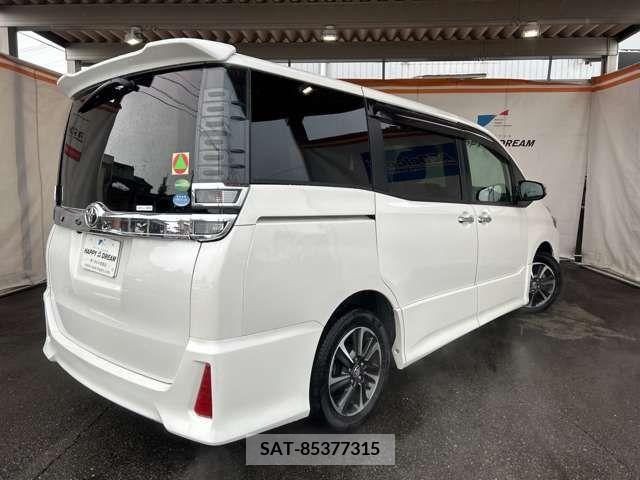 Toyota VOXY 2018-07 213198-7