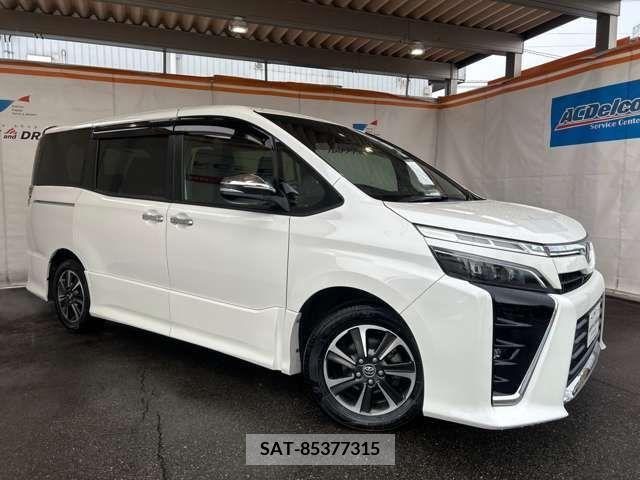 Toyota VOXY 2018-07 213198-4