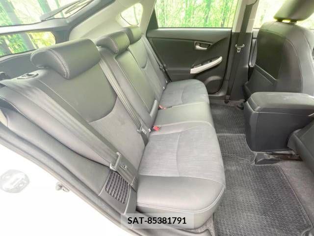 Toyota PRIUS 2013-12 329681-9