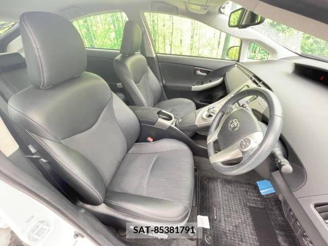 Toyota PRIUS 2013-12 329681-8